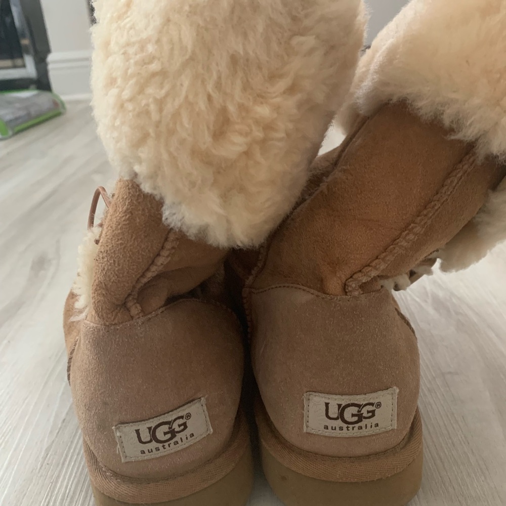 UGG Authentic Bailey Button Sheepskin Boot size 9… - image 4